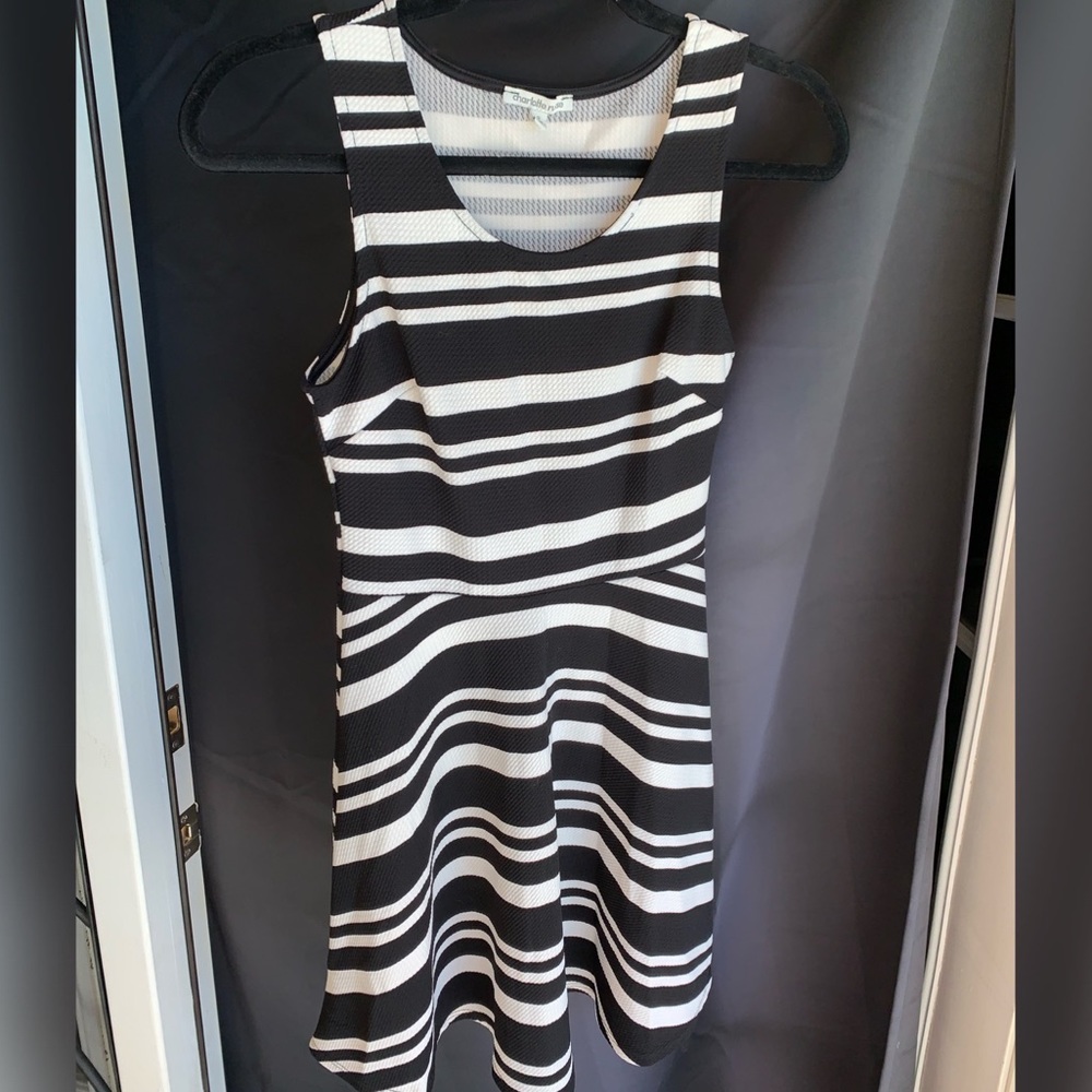 Junior black and white dress